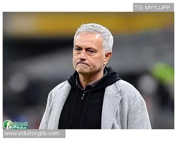 从草根到顶峰:一位足球运动员的职业生涯全记录与成长轨迹